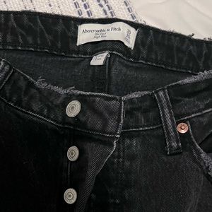 The Dad High rise jeans from Abercrombie in black! Size 30 curve love